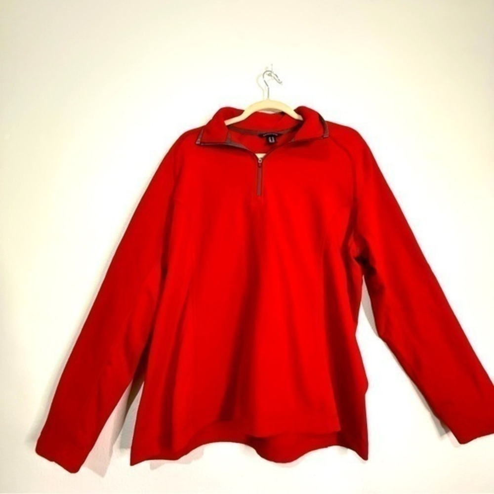 Lands’ End red fleece pullover jacket w/ front zippered collar. Sz XL. Preowned.